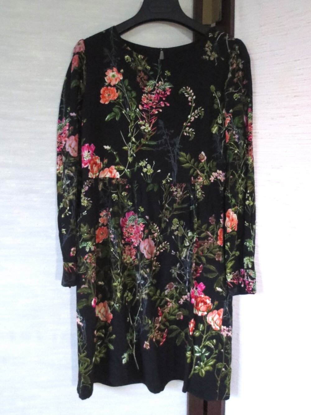 Pretty Long Sleeve Black Floral Dress with Baroque Style Flower Print Pattern